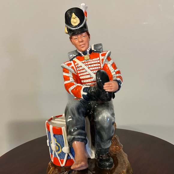 Royal Doulton Drummer Boy and Cavalier figurines! - Picture 9 of 13